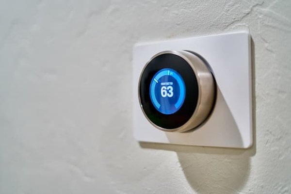 What Are the Top Smart Gadgets for Efficiently Monitoring Home Energy Usage?